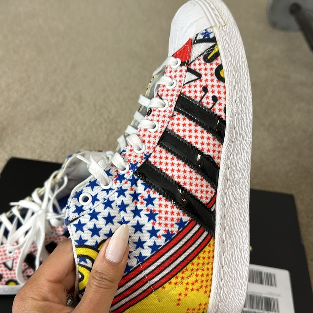adidas Originals Multicolor Comic Print Sneakers in White and Blue - Picture 3 of 10
